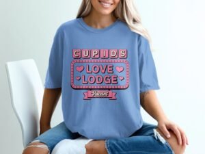Cupids Love Lodge Vacant Heart and Pink Sign T-Shirt