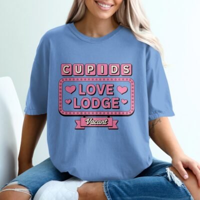 Cupids Love Lodge Vacant Heart and Pink Sign T-Shirt